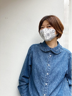 ハク(H.A.K)の【洗えるマスク】フラワー＆いちごプリント立体布マスク その他ファッション雑貨