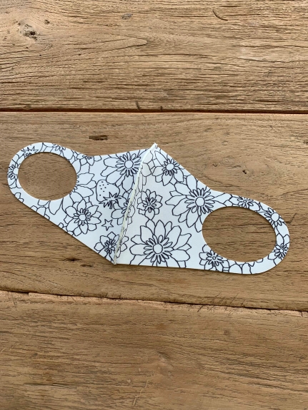 【洗えるマスク】フラワー＆いちごプリント立体布マスク（ファッション雑貨/その他ファッション雑貨）の詳細画像