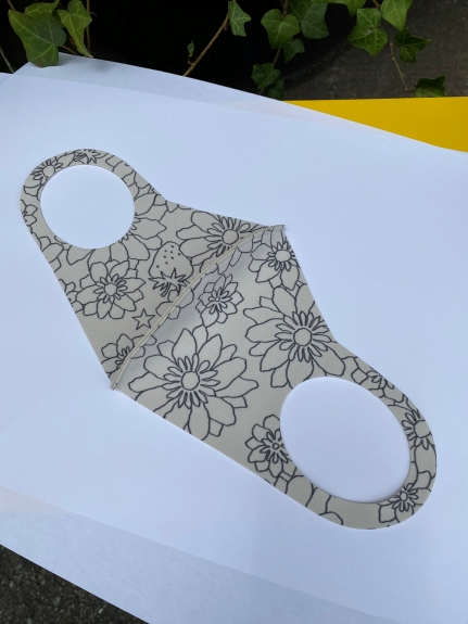 【洗えるマスク】フラワー＆いちごプリント立体布マスク（ファッション雑貨/その他ファッション雑貨）の詳細画像