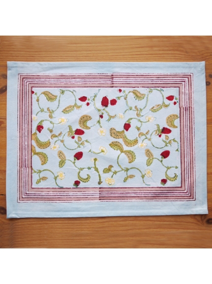 Mas d'Ouvan ストロベリー ランチョンマット レッドブルー（【Madu】ファブリック/ランチョンマット）の詳細画像