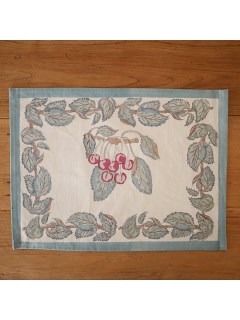 マディ(Madu)のMas d'Ouvan チェリー ランチョンマット パープルブルー ランチョンマット